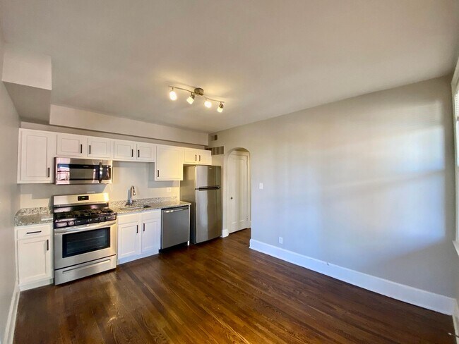 Building Photo - 1029 Dana Apts