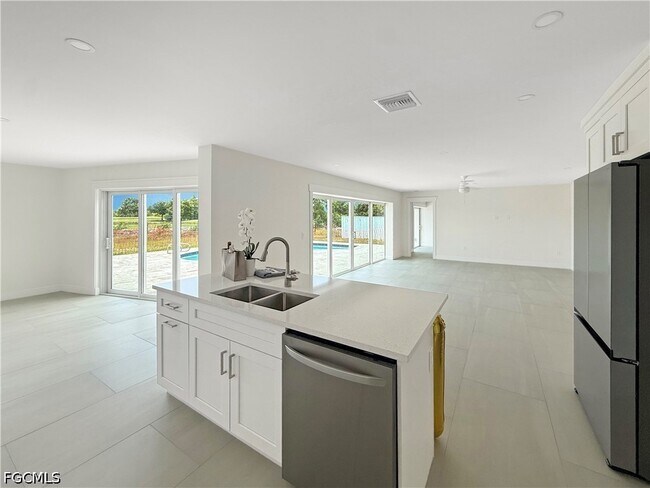 Building Photo - 6950 Overlook Dr