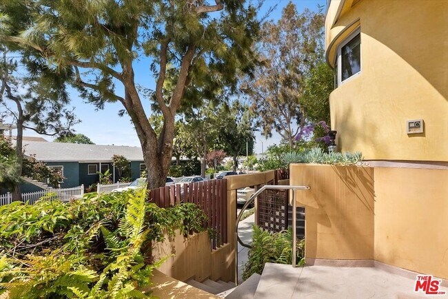 Building Photo - 2301 10th St