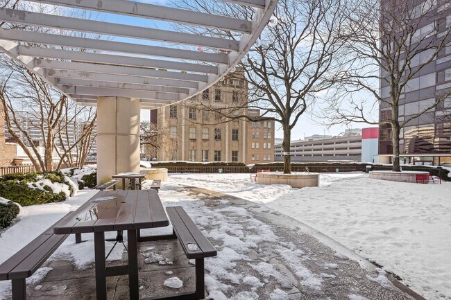 Building Photo - 127 Greyrock Pl