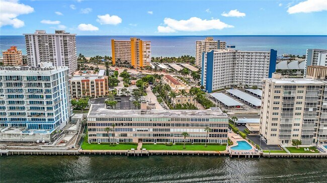 Building Photo - 401 N Riverside Dr