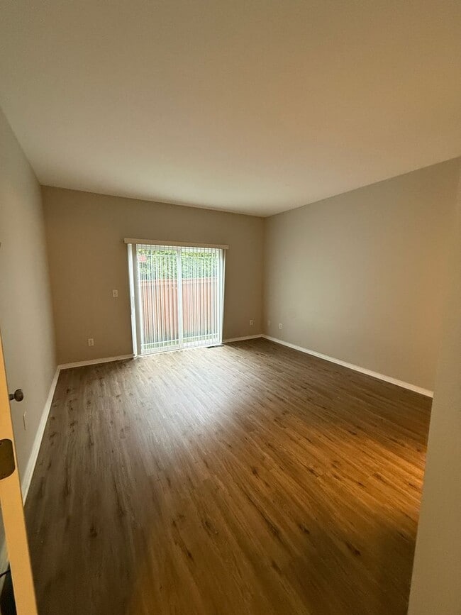 Building Photo - Felida Area - 3 bedroom, 2.5 bath