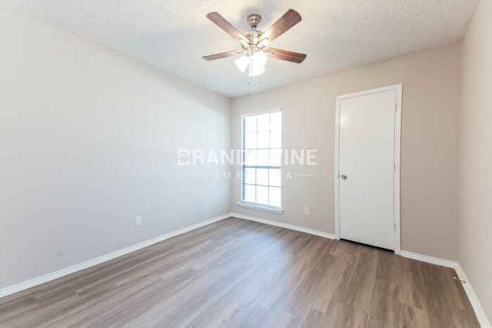 Building Photo - 848 Bristol Ave