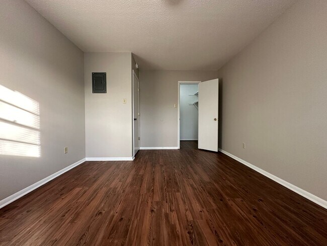 Building Photo - 209 Lecta Ave