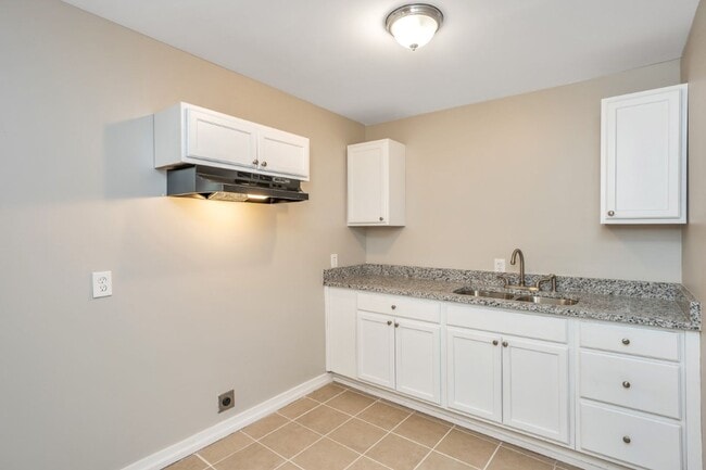 Building Photo - Cozy Childersburg Duplex! 2 Bed 1 Bath $75...