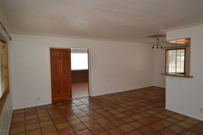 Building Photo - 223 N Bentley Ave
