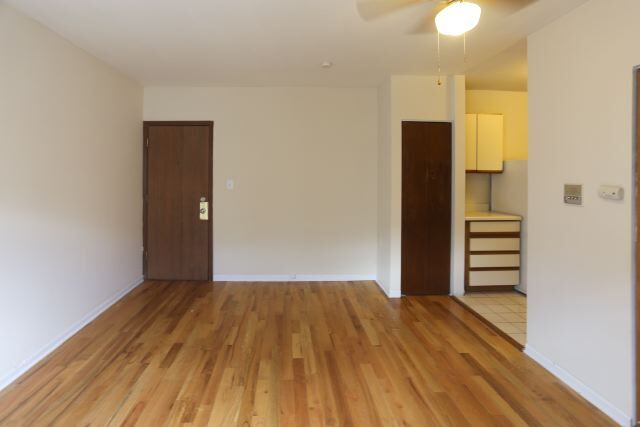 Building Photo - 814 W Cornelia Ave