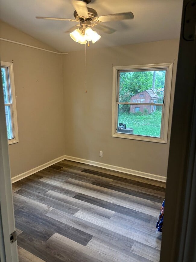 Building Photo - FOR RENT 3 bed 1 bath!