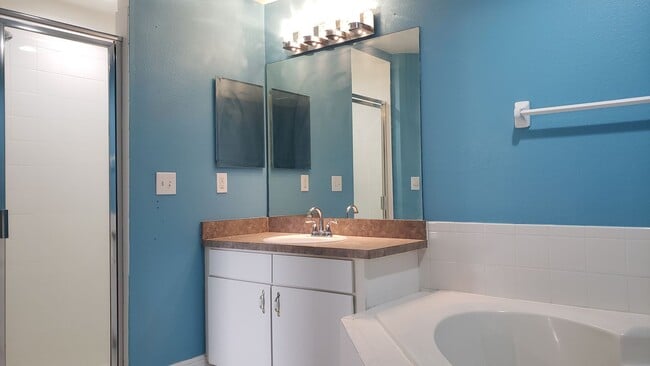 Building Photo - 5141 Pine Needle Dr