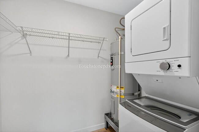 Building Photo - 5635 NE Glisan St