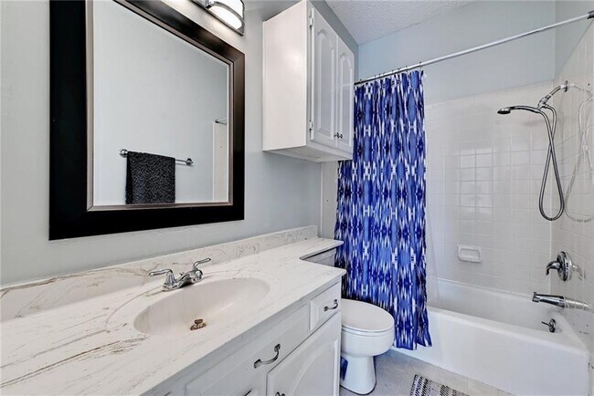 Building Photo - 203 E 31st St