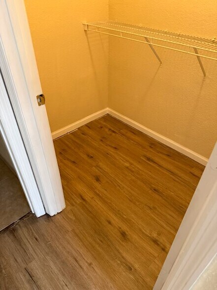 Walkin Closet 1 - 897 Fording Island Rd