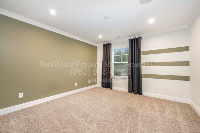 Building Photo - 19016 Yellow Birch Dr