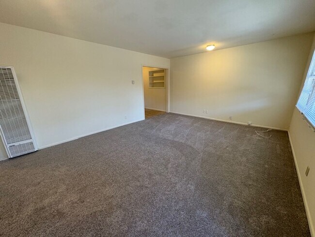 Building Photo - 132-136 Stenner St