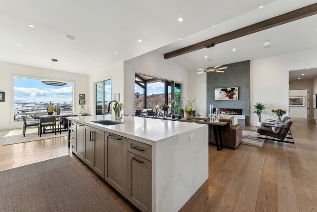 Building Photo - 3450 Ridgeway Dr