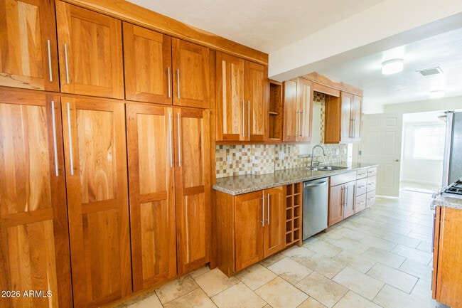 Building Photo - 1029 W Elna Rae St