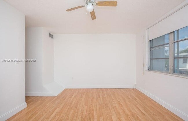 Building Photo - 9455 Bay Harbor Terrace