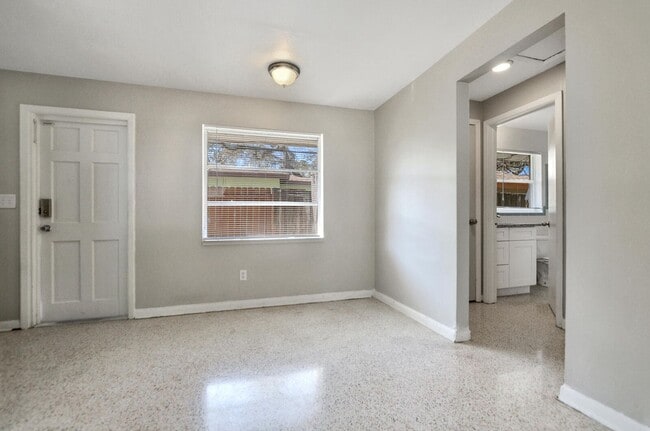 Building Photo - 1/1  Clearwater Duplex -  available now