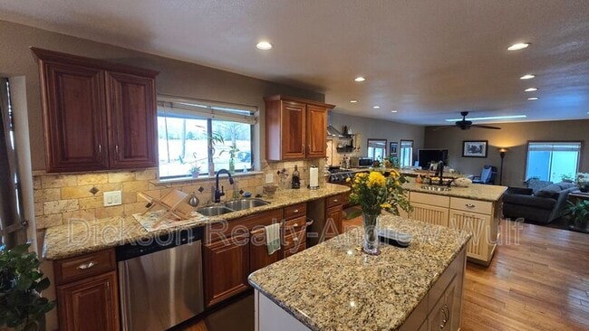 Building Photo - 22882 Carriage Dr