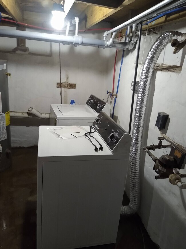 Building Photo - 216 E Ashmead St