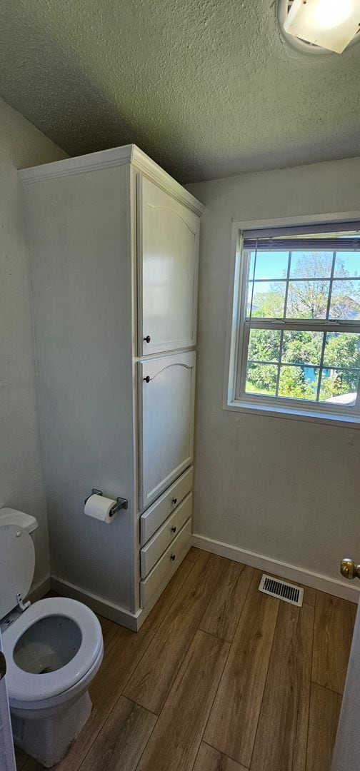 Building Photo - 510 S Circle Dr