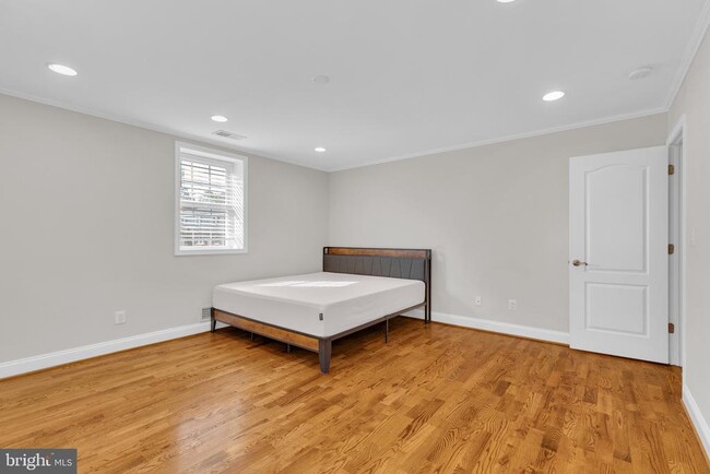 Building Photo - 7205 Van Ness Ct