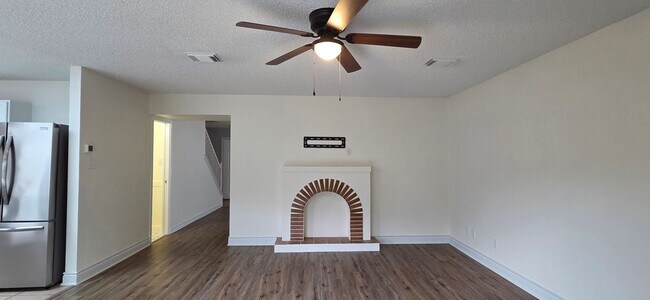 Building Photo - 3 BED/2.5 BATH IN LOVELY SCHERTZ! Less than 5 miles to Randolph AFB