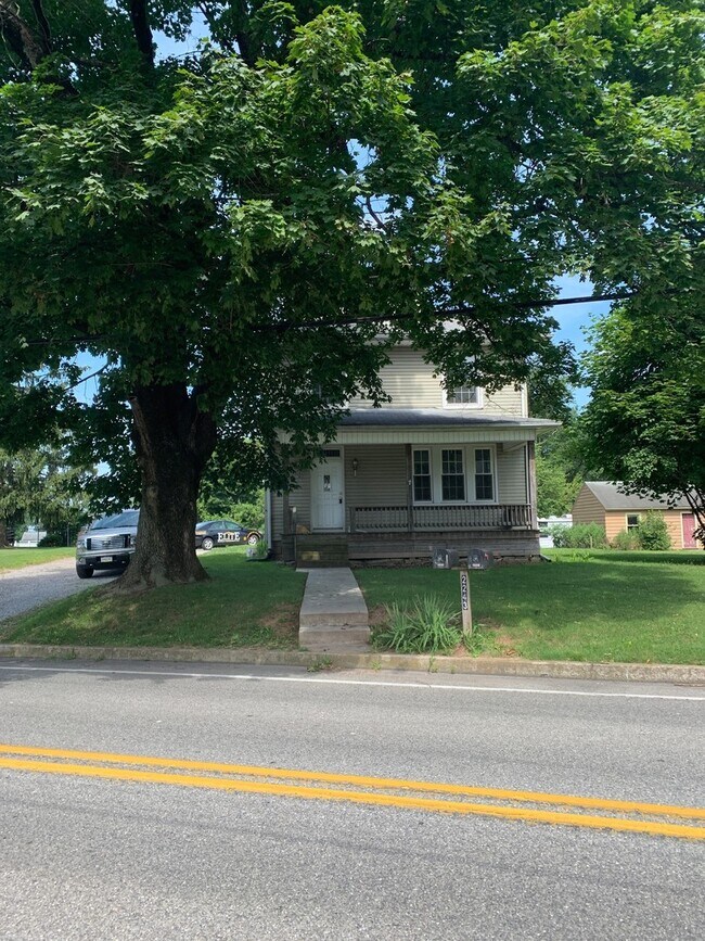 Building Photo - 3 Bedroom 1.5 Bath House, Garage, West York SD