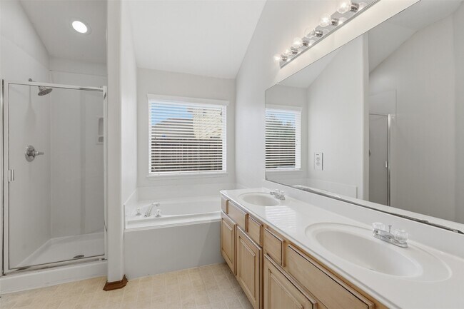 Building Photo - 18420 Sunrise Pines Dr