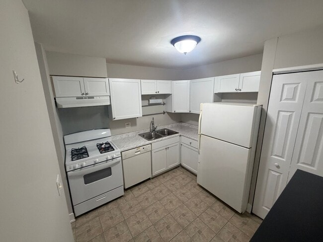 Building Photo - 1000 Bayside Dr.  2378