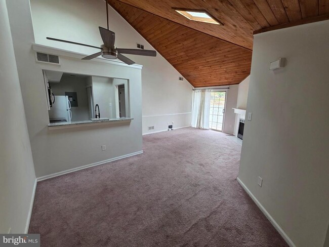 Building Photo - 30 Brookside Ct