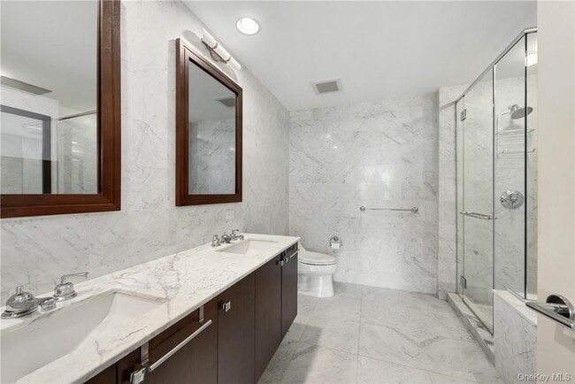 Building Photo - 1 Renaissance Square