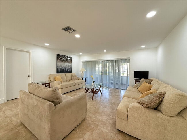 Building Photo - 5093 Privet Pl