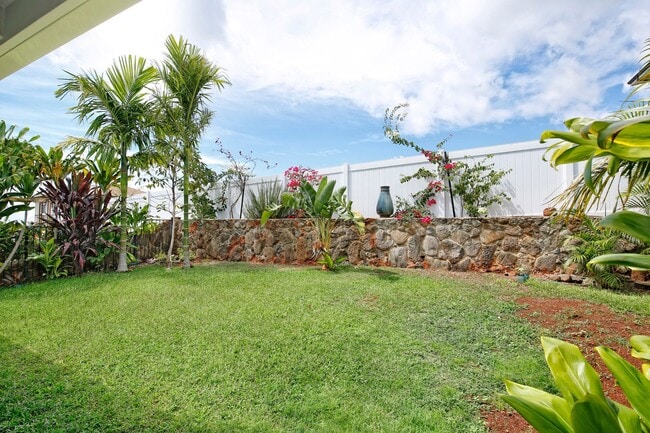 Building Photo - Convenient Location with AC and Solar Photovoltaic