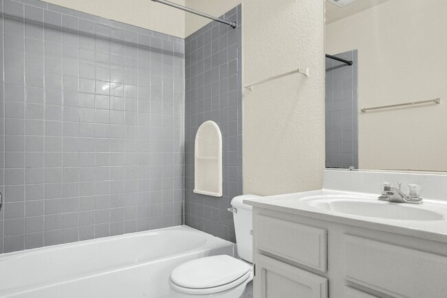 Building Photo - Eastside 2 Bedroom 2 Bath