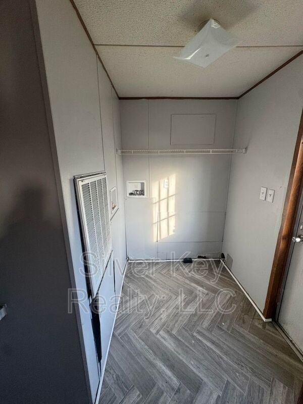 Building Photo - 901 Eastanallee Ave