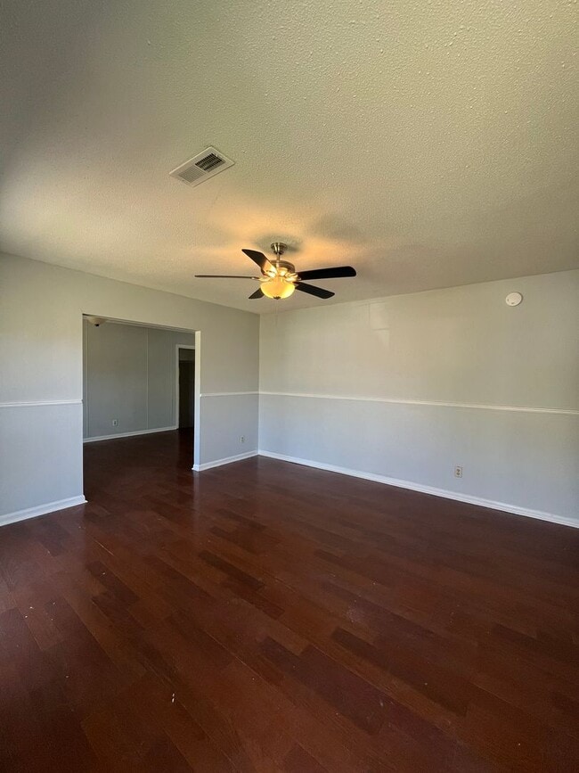 Building Photo - 4 Bedroom Home Located in Pineville Hills Community