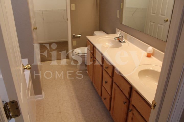 Building Photo - 10 S Burkhart Dr