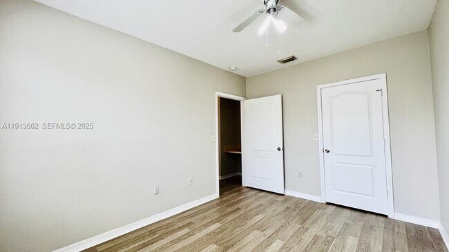 Building Photo - 124 SW Peacock Blvd