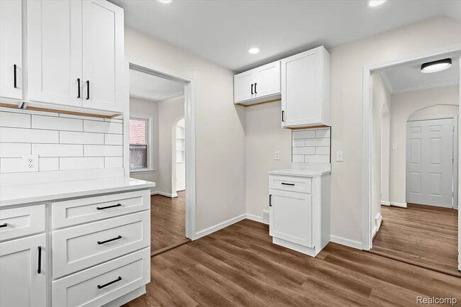 Building Photo - Modern 3-Bedroom Home with Generous Space and Style