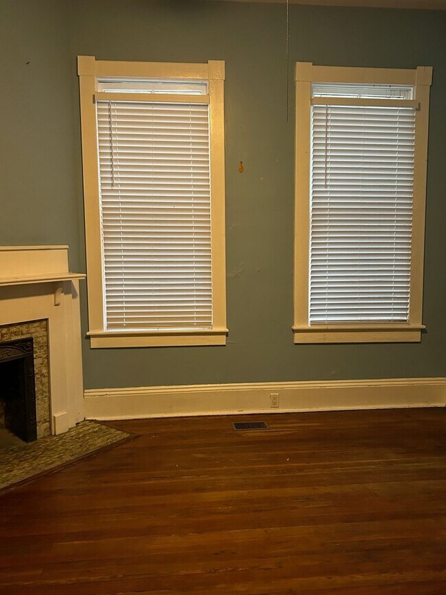 Building Photo - Savannah 1ST Floor of Duplex on Whitaker Street @ 34th-Near Forsyth Park