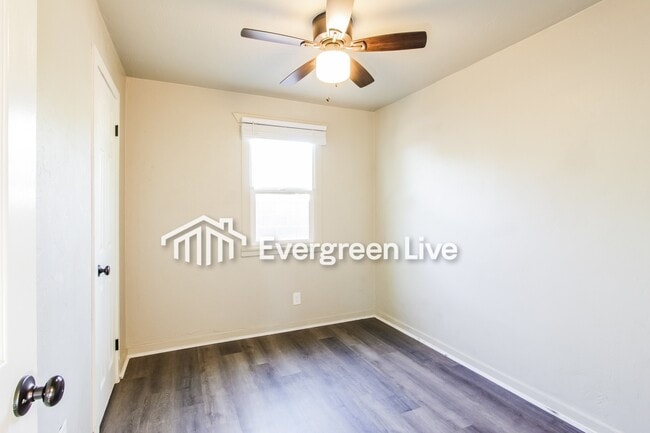 Building Photo - 3526 N Estrella Ave