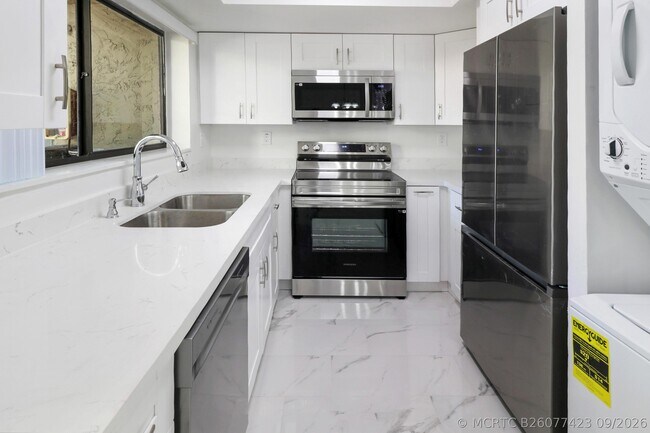 Building Photo - 2590 Coral Springs Dr