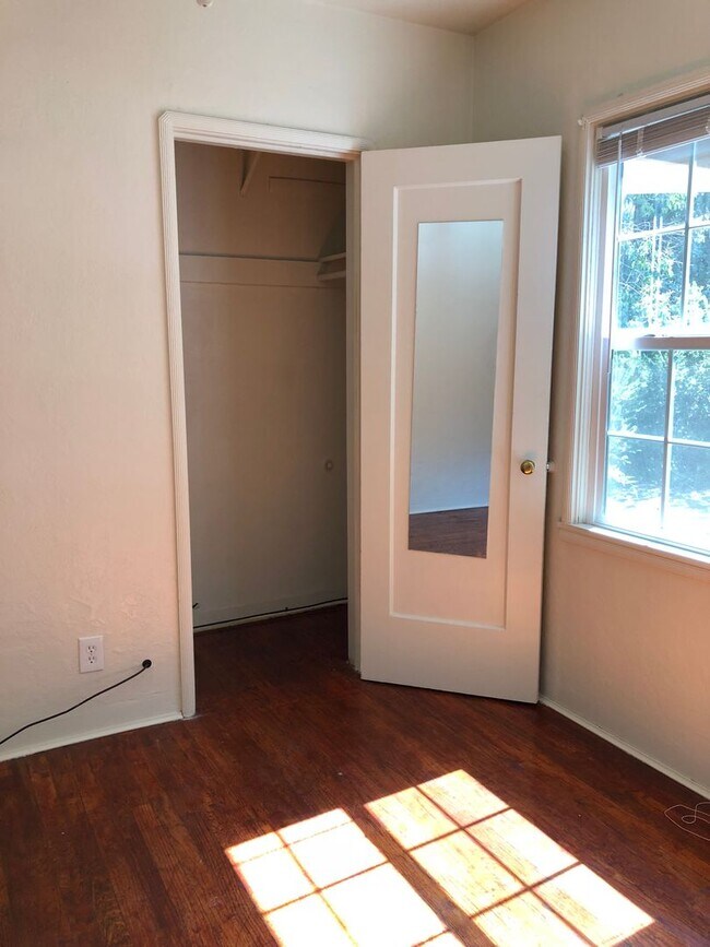 Building Photo - *RESERVE FOR SUMMER 2026* 5 Bedroom 3 Bath Chico Charmer