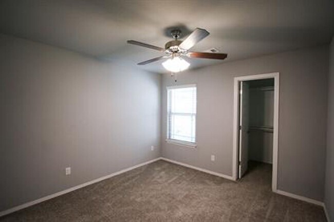 Building Photo - The Perfect Rental in Rupple Meadows!