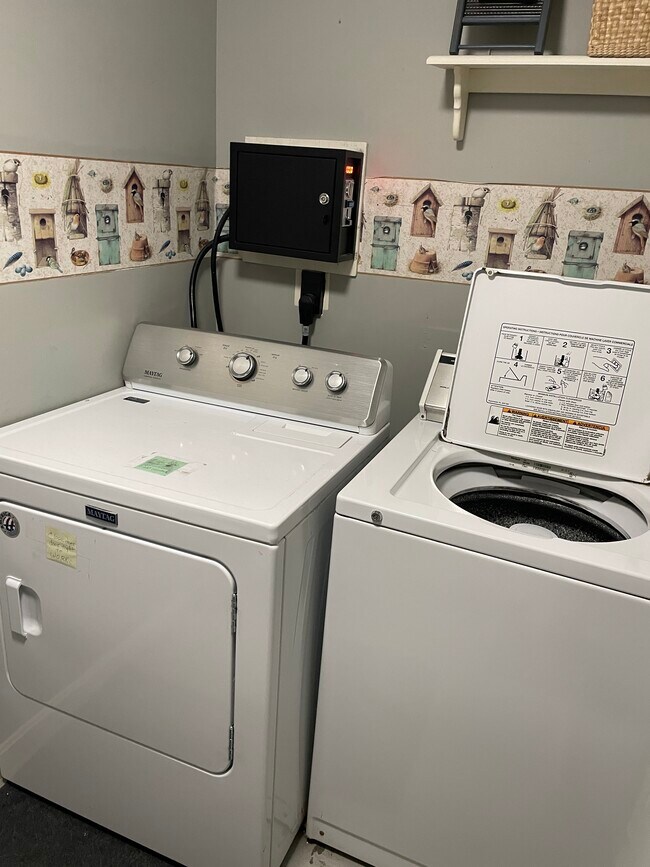 Building Photo - 826 State St