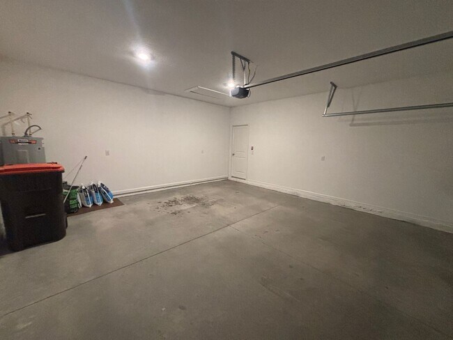 Building Photo - Stunning 3 Bedroom 2 Bath, Great Location! (Freedom Crossing Preserve)