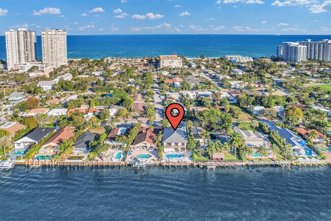 Building Photo - 319 S Riverside Dr