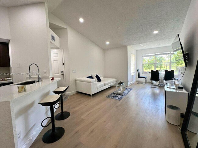 Building Photo - 12870 Vista Isles Dr