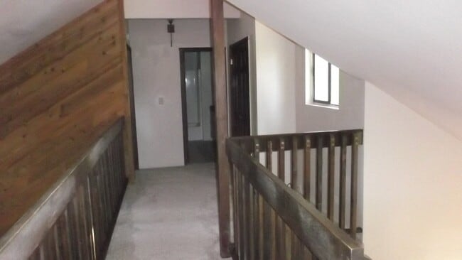 Building Photo - Fabulous 3 bedroom home near Jenkinson Lake.